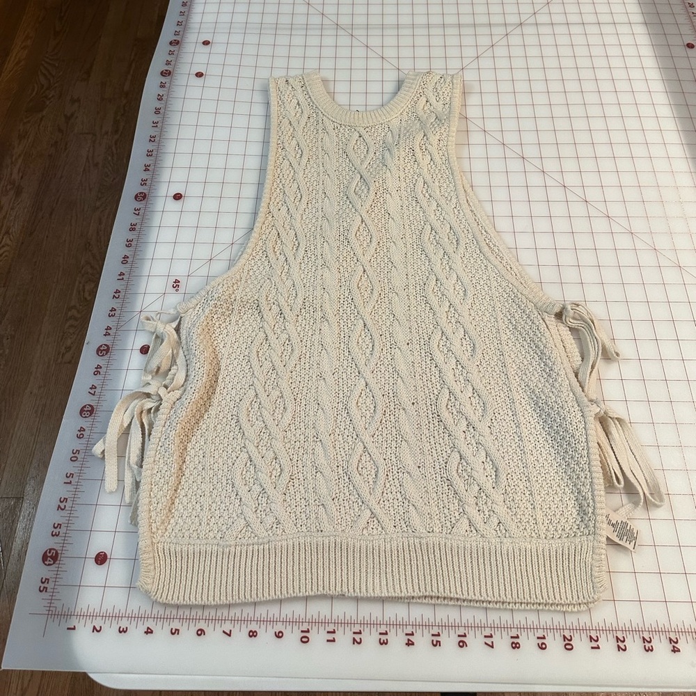 New Romantics by Free People size small cream colored sweater cut off - Picture 6 of 16